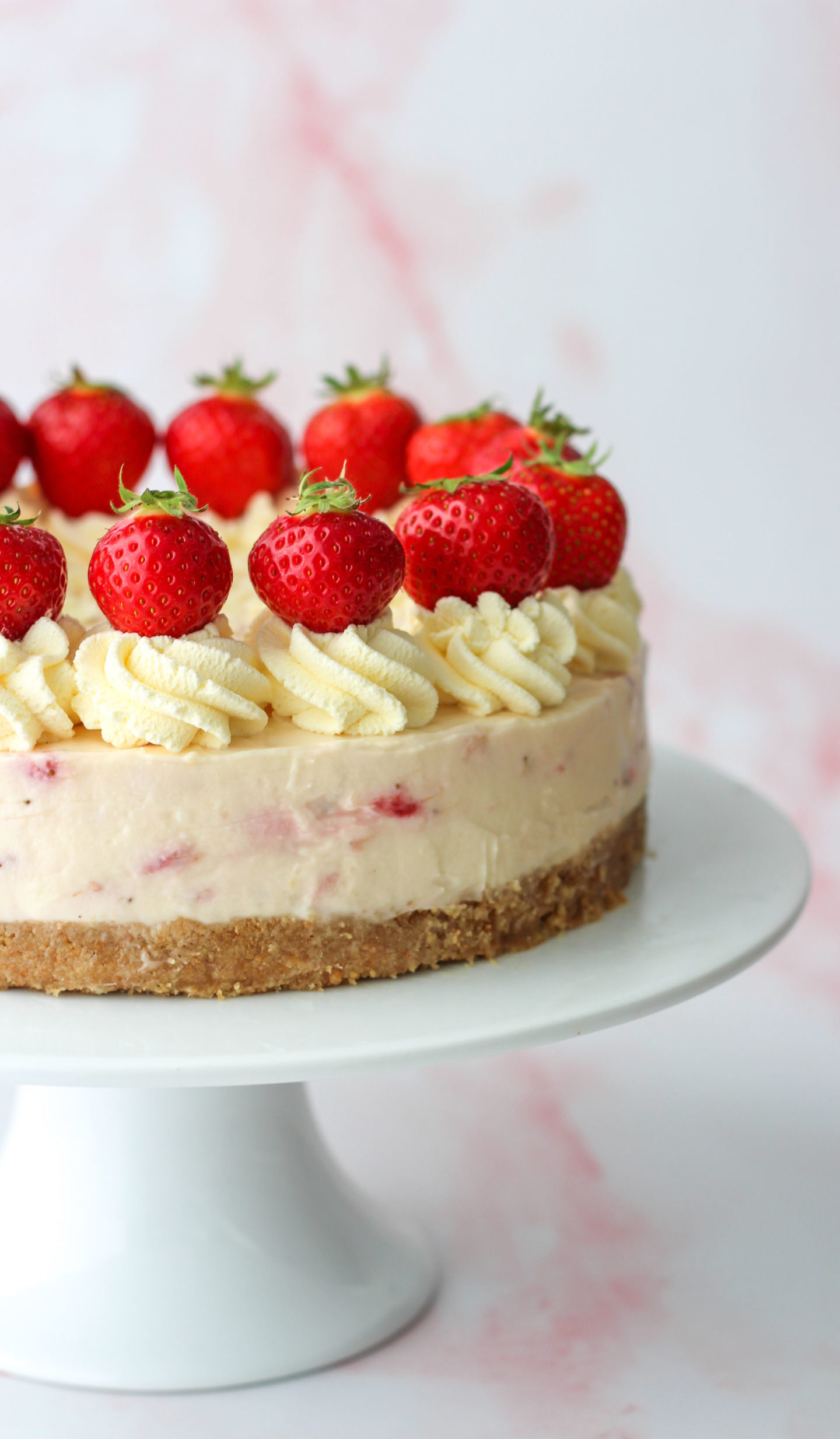 No-Bake Strawberry White Chocolate Cheesecake