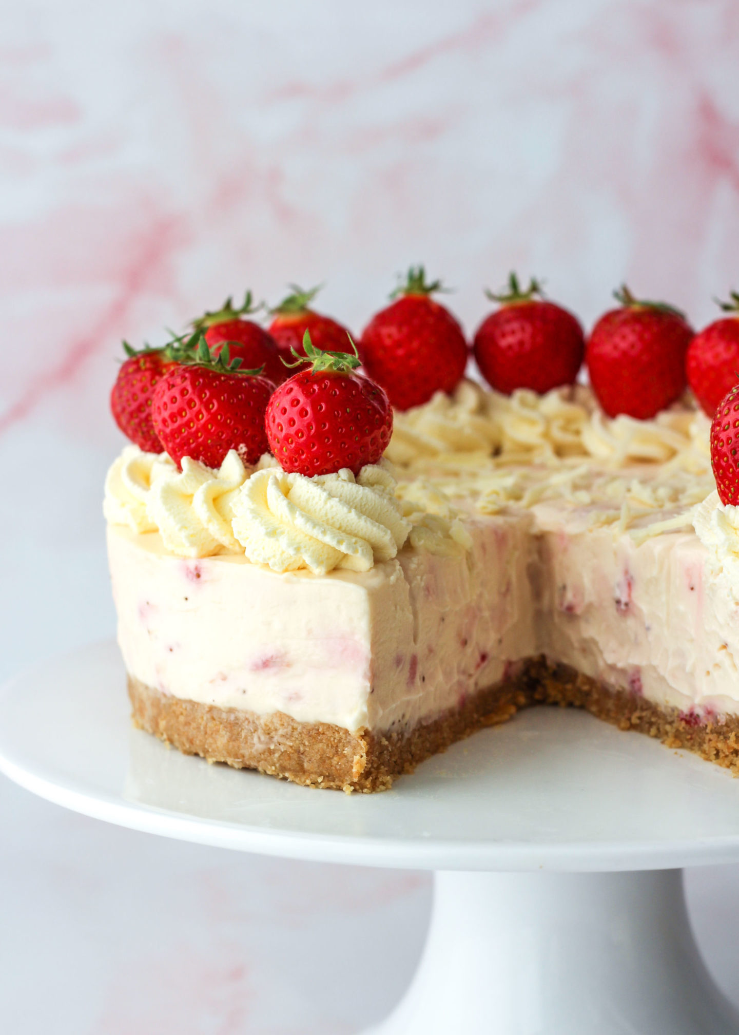 sliced cheesecake