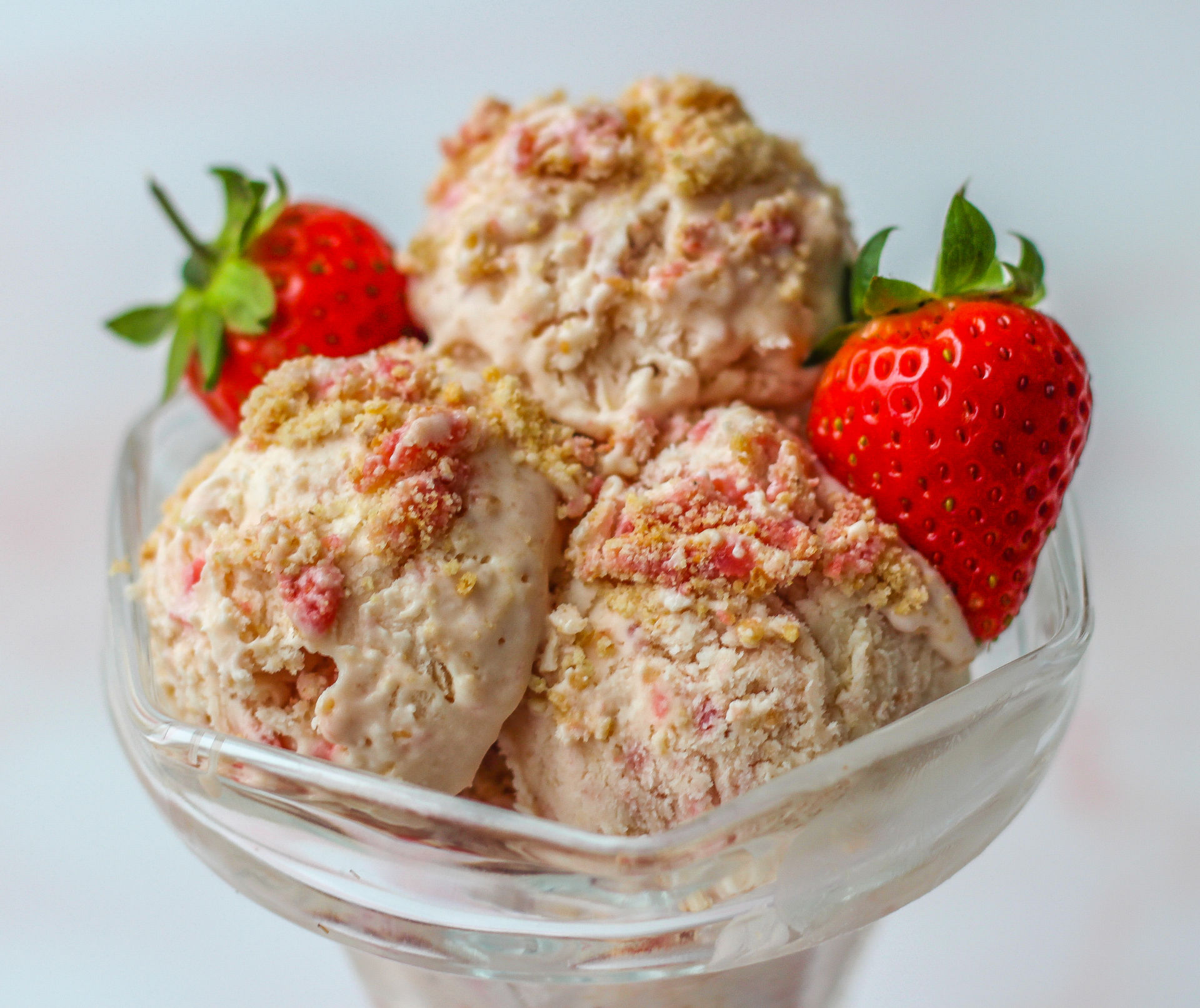 NoChurn Strawberry Cheesecake Ice Cream Baker Jo