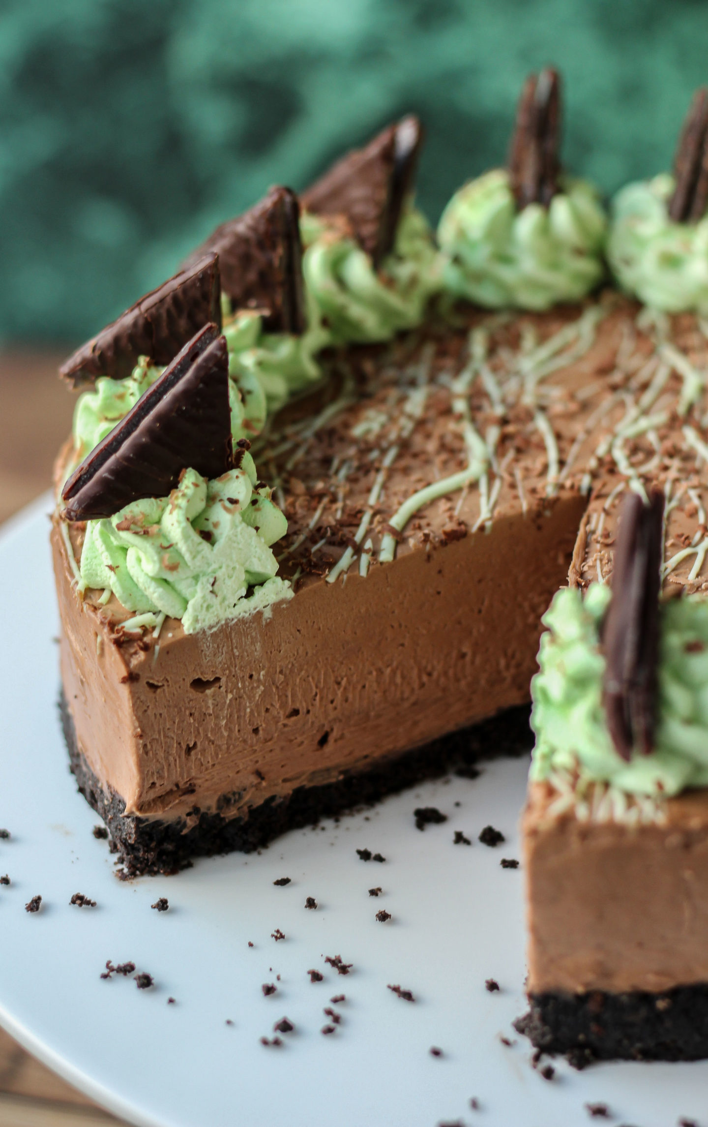 Close up showing inside of no-bake mint chocolate cheesecake